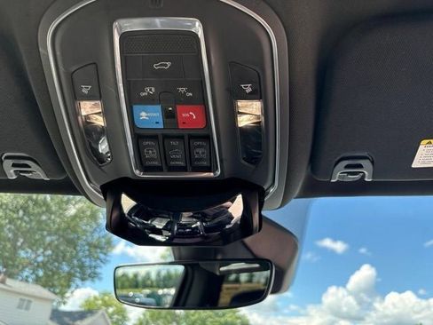 Used 2022 Jeep Wagoneer Series I w/ Premium Group I AWD/4WD image 9