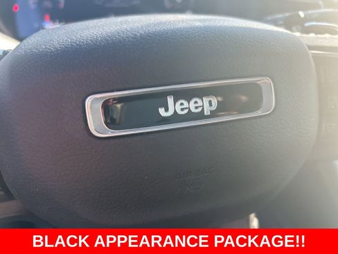 Used 2023 Jeep Grand Cherokee Limited w/ Black Appearance Package image 32