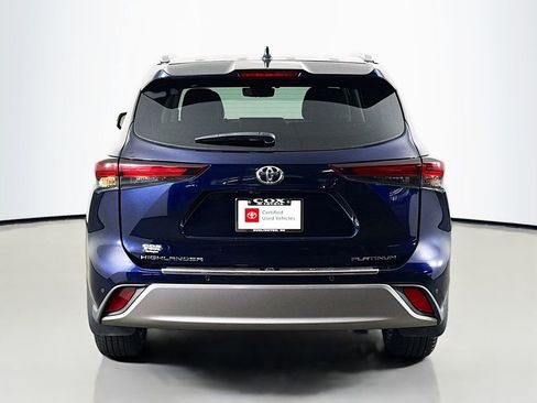 Certified 2024 Toyota Highlander Platinum FWD image 6