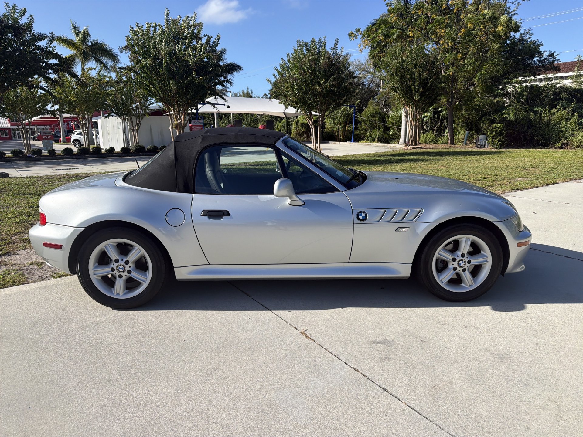 Used 2001 BMW Z3 2.5i RWD image 3