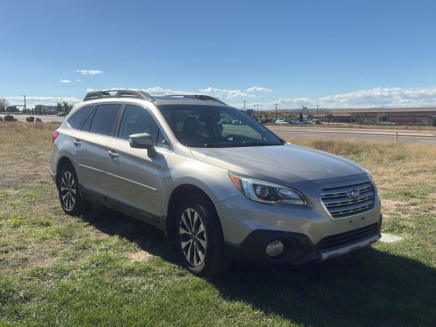 Used 2017 Subaru Outback 2.5i Limited AWD/4WD image 1