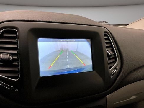 Used 2019 Jeep Compass Latitude w/ Popular Equipment Group AWD/4WD image 14