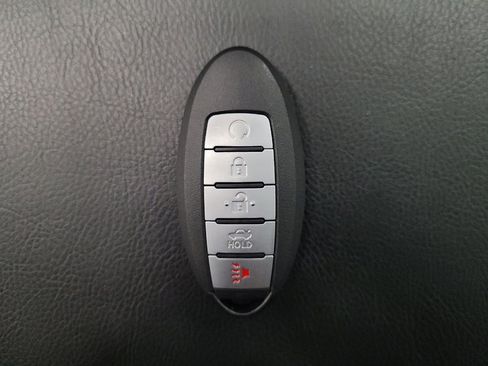 Used 2021 Nissan Sentra SR w/ SR Premium Package image 32