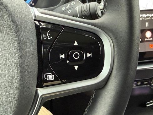 Used 2025 Volvo XC90 B5 Plus image 20