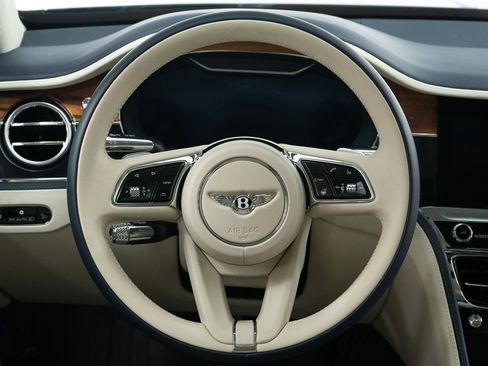 Used 2024 Bentley Flying Spur Plug-In Hybrid image 29