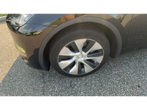 Used 2024 Tesla Model Y Long Range AWD/4WD image 9