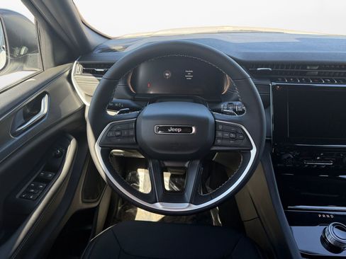 New 2025 Jeep Grand Cherokee L Laredo w/ Luxury Tech Group I AWD/4WD image 12