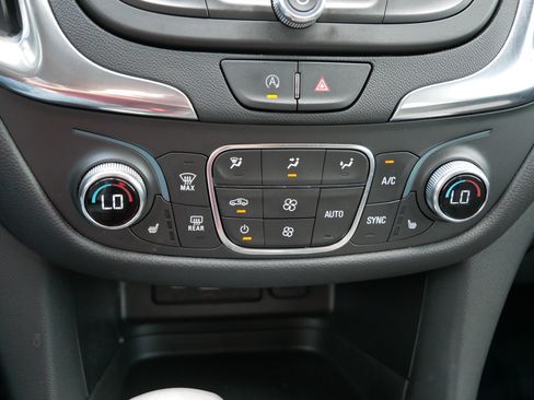 Used 2024 Chevrolet Equinox LT AWD/4WD image 23