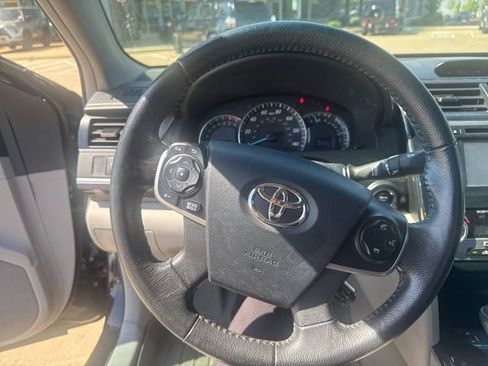 Used 2012 Toyota Camry XLE w/ Leather Pkg FWD image 9