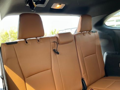 Used 2020 Toyota Highlander Platinum image 11