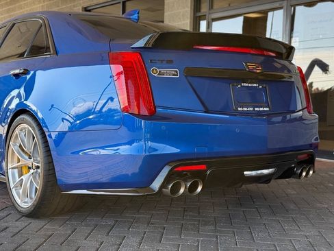 Used 2018 Cadillac CTS V w/ Luxury Package RWD image 91