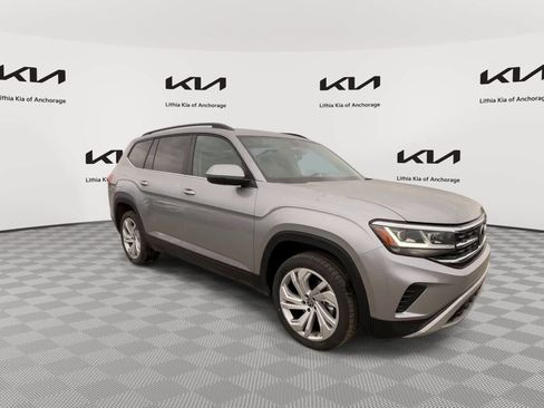 Used 2023 Volkswagen Atlas SE AWD/4WD image 3