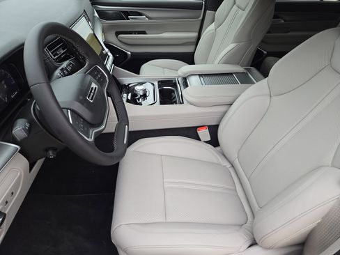 New 2026 Jeep Grand Wagoneer Limited w/ Premium Group II AWD/4WD image 10