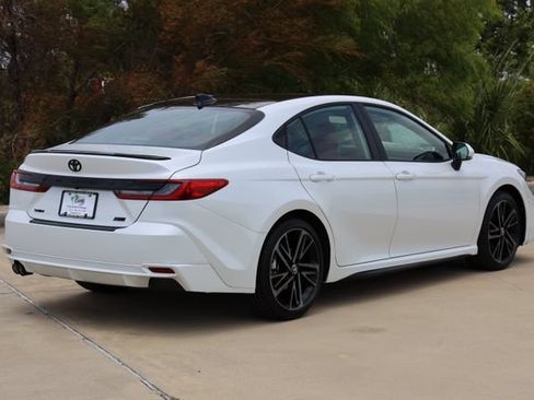 New 2026 Toyota Camry Hybrid FWD image 8