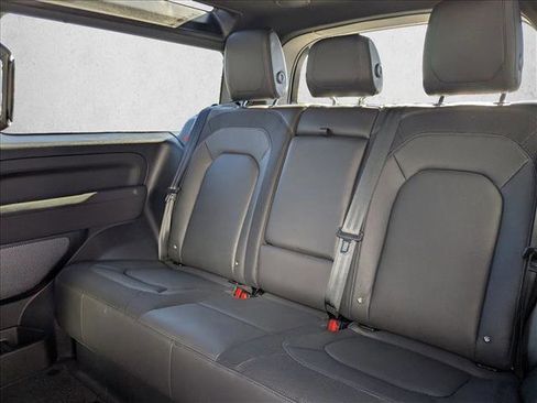 Used 2023 Land Rover Defender 90 X-Dynamic SE image 18