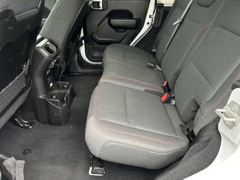 Used 2024 Jeep Wrangler Unlimited Rubicon AWD/4WD image 15