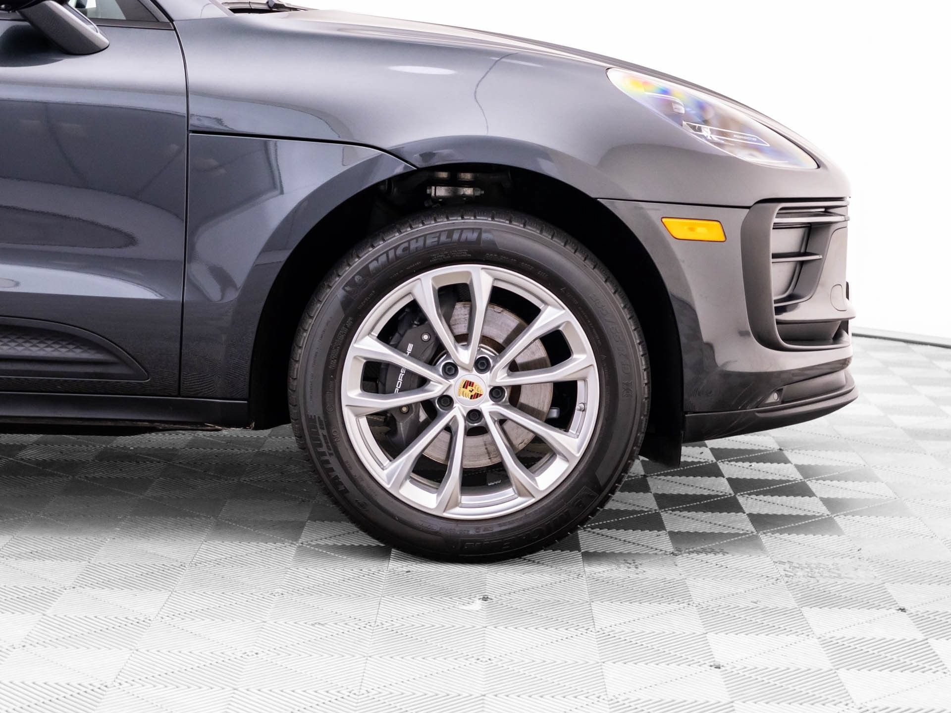 Used 2024 Porsche Macan AWD/4WD image 32