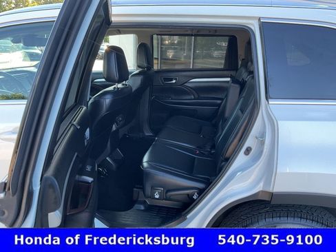 Used 2018 Toyota Highlander XLE AWD/4WD image 24