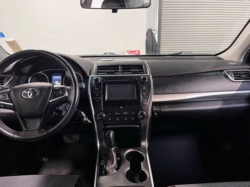 Used 2017 Toyota Camry SE FWD image 20