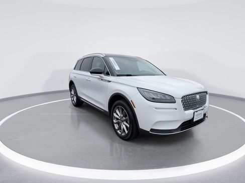 Used 2022 Lincoln Corsair AWD w/ Premium Package image 2