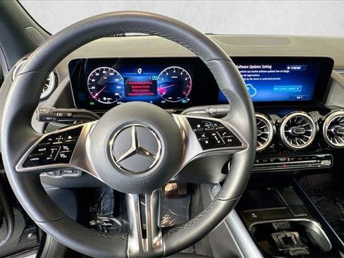 Used 2025 Mercedes-Benz GLA 250 image 11