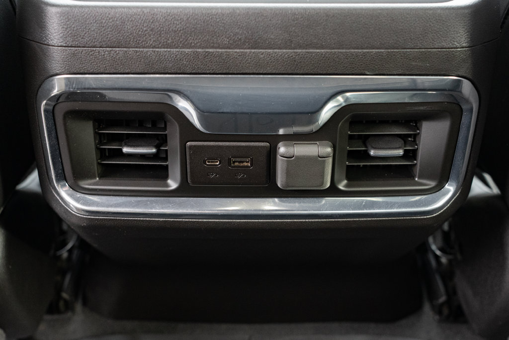 Used 2022 Chevrolet Silverado 1500 High Country w/ Safety Package II AWD/4WD image 9