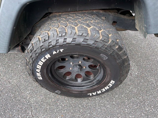 Used 2015 Jeep Wrangler Unlimited Rubicon w/ Connectivity Group AWD/4WD image 9