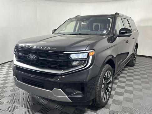 Used 2025 Ford Expedition Max Platinum w/ Driver's Package image 3