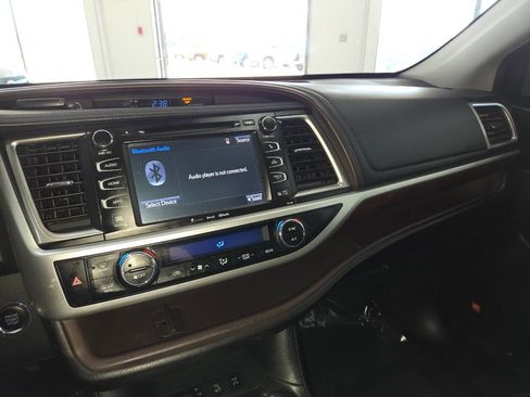 Used 2016 Toyota Highlander Limited w/ Driver Technology Package AWD/4WD image 36
