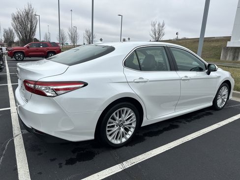 Used 2020 Toyota Camry XLE image 10