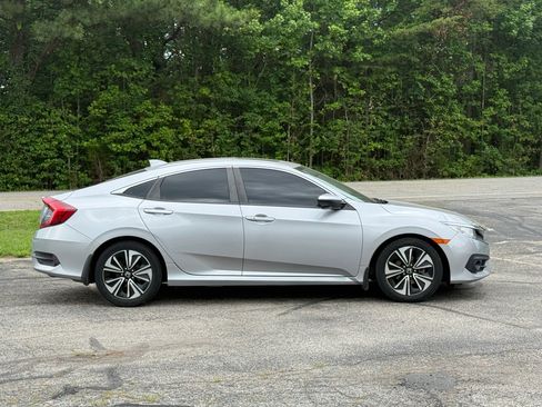 Used 2018 Honda Civic EX-L image 3