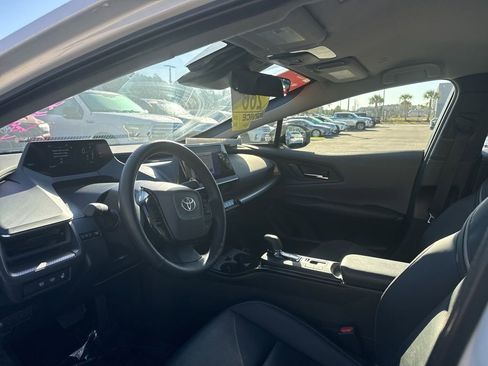 Used 2025 Toyota Prius XLE image 6