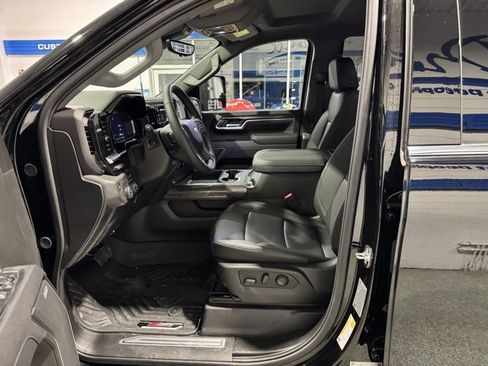 Used 2025 Chevrolet Silverado 2500 LTZ w/ LTZ Premium Package image 7