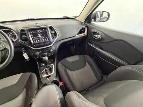 Used 2014 Jeep Cherokee Latitude w/ Cold Weather Group AWD/4WD image 13