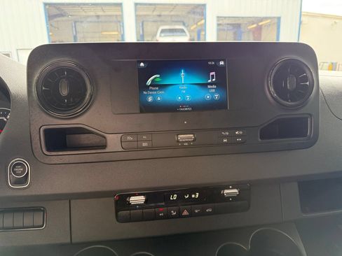 Used 2024 Mercedes-Benz Sprinter 2500 image 17