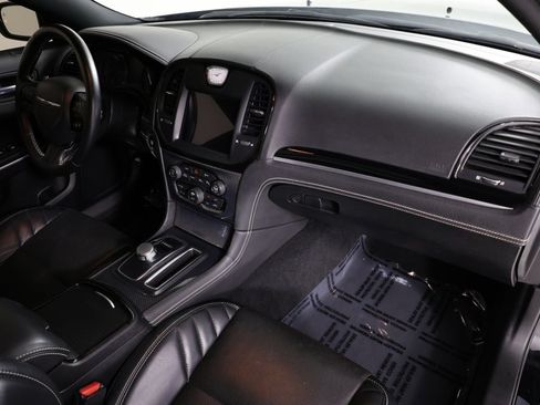 Used 2023 Chrysler 300 C RWD image 30