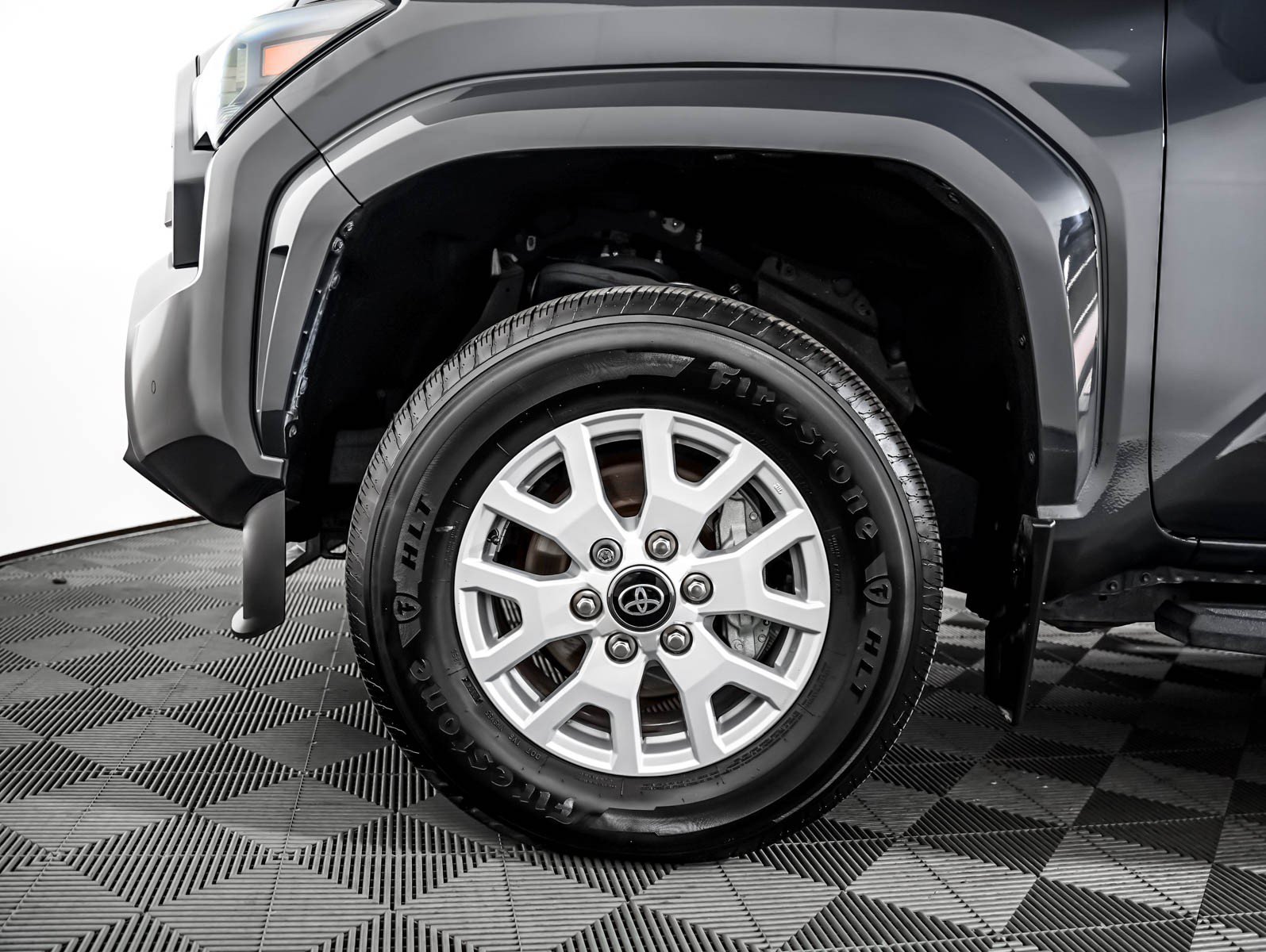 Used 2024 Toyota Tacoma SR5 AWD/4WD image 4