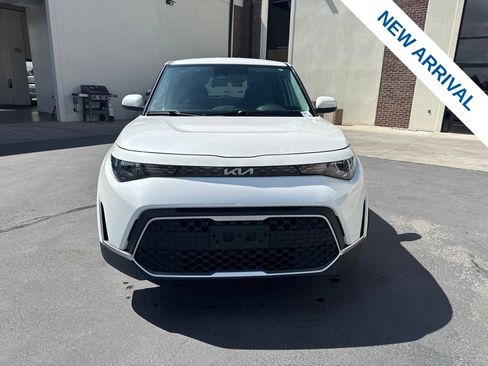 Used 2023 Kia Soul LX FWD image 2