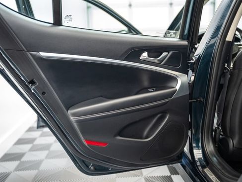 Used 2025 Genesis G70 2.5T AWD/4WD image 30
