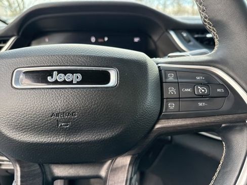 Used 2022 Jeep Grand Cherokee Limited image 37