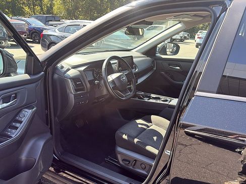 Certified 2025 Nissan Rogue SV AWD/4WD image 18