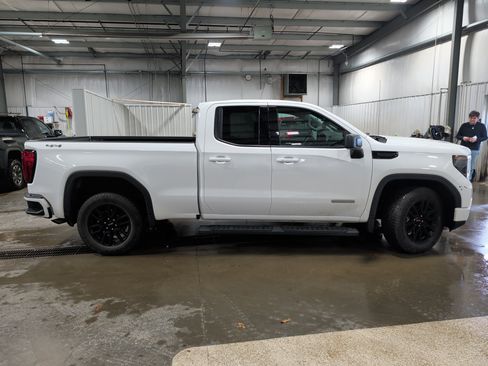 Used 2023 GMC Sierra 1500 Elevation AWD/4WD image 2