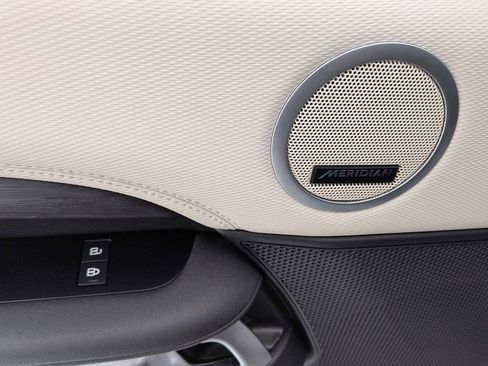 Used 2022 Land Rover Discovery S R-Dynamic image 15