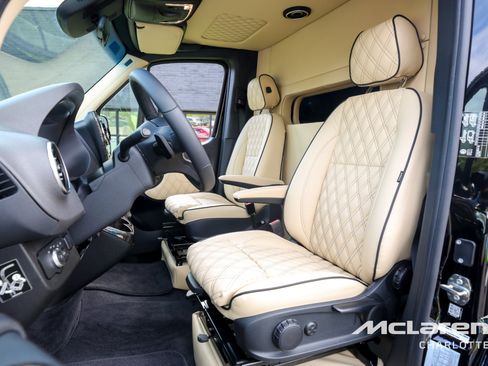 Used 2023 Mercedes-Benz Sprinter 3500 image 9