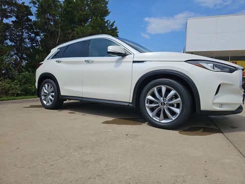 Used 2022 INFINITI QX50 Essential image 2