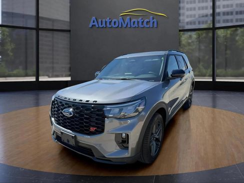 Used 2025 Ford Explorer ST-Line w/ ST-Line Street Pack AWD/4WD image 4