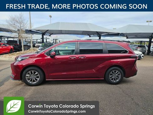 Used 2023 Toyota Sienna XLE w/ XLE Plus Package image 5