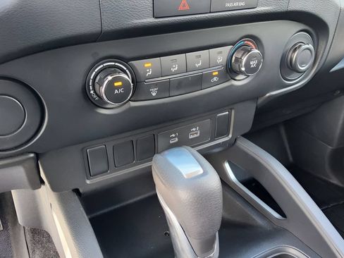 Used 2022 Nissan Frontier SV RWD image 11