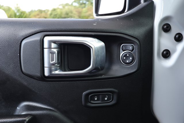 Used 2022 Jeep Gladiator Mojave w/ Cold Weather Group AWD/4WD image 20