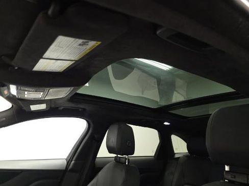 Used 2019 Jaguar F-PACE Premium image 6